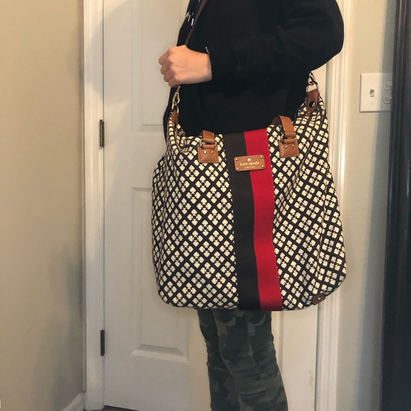 kate spade Handbags - Kate Spade Classic Spade Victoria Tote